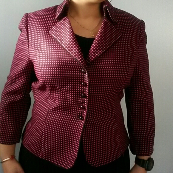 Tahari Dresses & Skirts - A gorgeous Tahari Skirt Suit